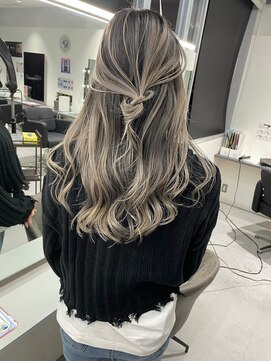 キング 梅田(K!ng) 【梅田】ホワイトバレイヤージュバレイヤージュベージュカラー