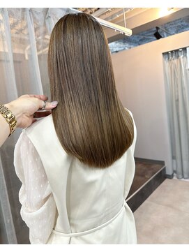 カミエ(kamie) ＊透明感ハイトーンベージュ 馴染むハイライト 三宮美容室 神戸