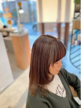 ザイエロー(THE YELLOW) ミディアムヘアのグレージュのアンブレラカラー♪