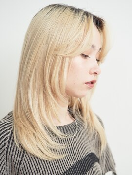 ルクスドレ 新宿(Luxe doree') ★レイヤーカット/フェザーバング/ハイトーンカラー［新宿駅］