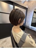 コンパクトショートボブ×オリーブカラー