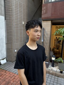 メール(mer) 海外の青年カット