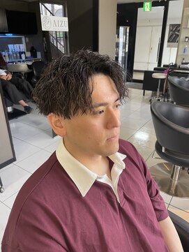アイズ 海老名(AIZU) ツイストスパイラルパーマ 縦落ちツイスト センターパート