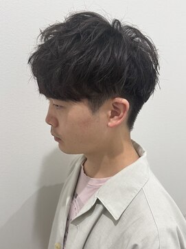 ヒュイル バイ ニアウ(Hwyl by Niau) メンズマッシュパーマニュアンスパーマスパイラルパーマ刈り上げ