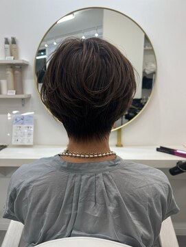 アルトル 池袋(altru) 後ろ姿が可愛い丸みとくびれのあるショート　元重