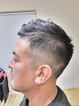 ヘアーサロンDEENの写真/【駐車場有】プロのシェービングで清潔感UP!眉カットもお任せ◎第一印象が変わる男の身だしなみ◇