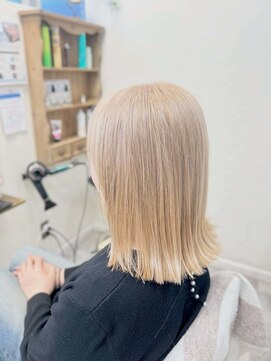 ヘアーアンドメイク ドレス(DRESS) ミルクティカラー