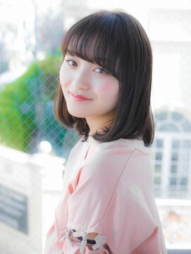 ルティア(Lutia) シースルーバング アッシュグレージュ 内巻きスタイリング