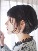 ナチュラルモードな前下がり暗髪大人ショートボブ