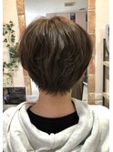 明るい白髪ぼかしイルミナカラー　春の艶やかグリーン×ショート