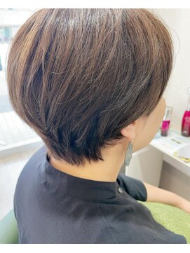 ピアリ オカモト(Peri okamoto) 癖を活かしたマッシュショート