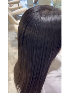 プレフェレプレフェ(prefere prefe) ずっと触りたくなっちゃうストレートヘア