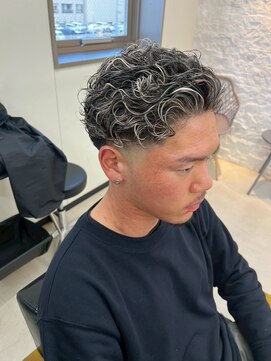 アリープパロット(ALEAP parrot) メンズカット/刈り上げ/スパイラルパーマ/ホワイトメッシュ