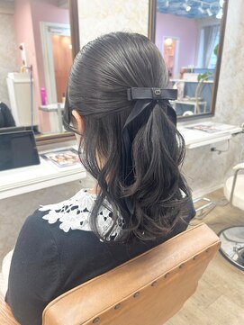 フィガロ ウメダ(FIGARO UMEDA) 黒髪ハーフアップ12.2