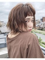 シシ(SiSi) レイヤーボブ×グレージュ