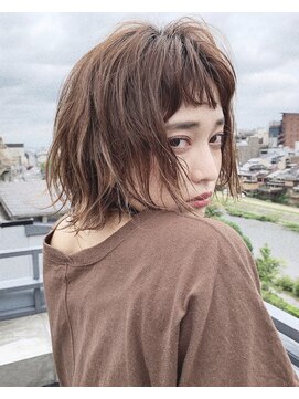 シシ(SiSi) レイヤーボブ×グレージュ