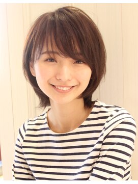 レウナ 外苑前(Reuna) 【３０代・４０代・５０代】小顔に見えるショートウルフ