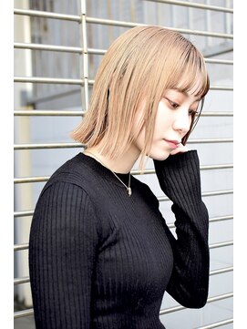 ミエル ヘア 新宿(miel hair) 〈mielhair新宿〉ハイトーン　切りっぱなしボブ　イルミナ