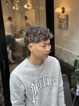 イナセパーラー(INASE PARLOR) パーマ×メッシュ×カラー　ウェーブ強めのマッシュスタイル