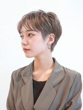 【ニュアンスショート】くびれシルエット＆シアーグレージュ