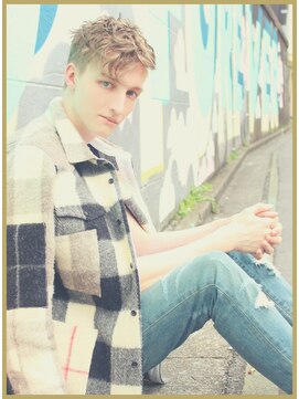 ジジバイワースホワイル(jiji by WORTH WHILE) アッシュブラックウルフマッシュパーマハイライト波巻きショート