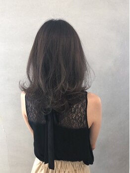 オフヘアショップ(OFF HAIRSHOP)の写真/【博多駅から徒歩5分】髪や肌に優しいカラーで白髪はしっかり隠してくれる◎若々しく、上品な色味に♪