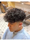 スペインカール　フェード　海外風　メンズパーマ