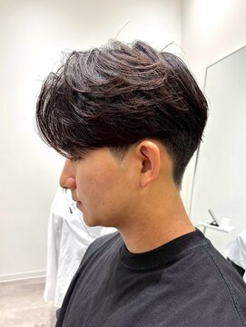カルム(kalm) 毛流れセンターパートニュアンスパーマカルマヘアメンズパーマ