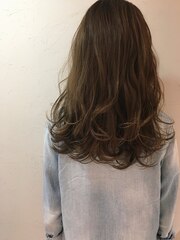 cie hair.オシャレ,波巻き,透明感,ラフ,カジュアル,スタイル