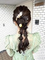 ツインヘア　個性派ヘア　ヘアセット　ツインポニー　編みポニー