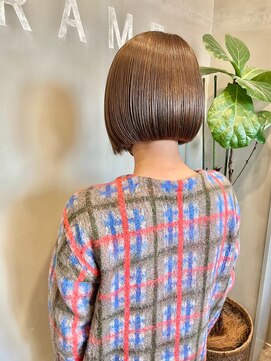 フレーム なんば店(FRAME) ●艶感ベージュ×ストレートボブ