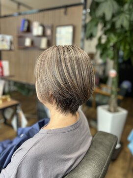 シマシマ(SHIMA SHIMA) 白髪ぼかしショート