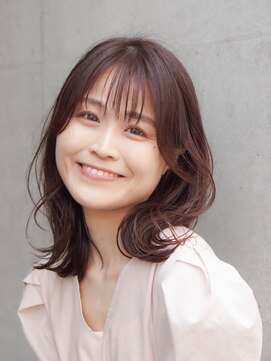 ミーナ(Mina) 【20代】【30代】ふんわり柔らかボブで大人可愛く