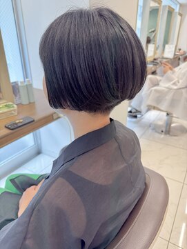 アッシュ 下北沢店(Ash) 黒髪でも大人かわいい刈り上げショート