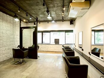 ルッソリベラ 池袋(Lusso libera)の写真/まるでカフェの様な落ち着いて、くつろげる上質空間。担当スタイリストにわがままが言える関係◎