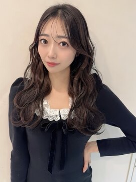 ミラ(MIRA) どんなコーデにも合う巻き髪style