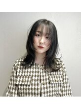 暗髪×ミディアムレイヤーで魅せる洗練スタイル【熊本美容室】