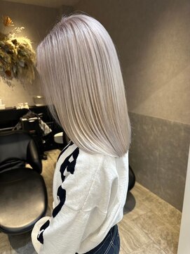 ロンドルピナス 小倉(Lond Lupinus) ミディアムレイヤーカット/似合わせカット/大人ガーリー/20代