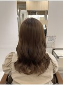 ベージュ