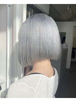 ジーナ オモテサンドウ(XENA) ハイトーン×ボブ×シルバーカラー(表参道)