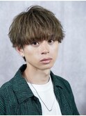 ハイライトミルクティーベージュツーブロックメンズマッシュ