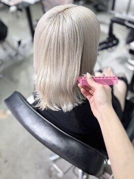 ゲームバイアランスミシー 心斎橋(GAME by Alan Smithee) 【Nagi】ホワイトシルバー/艶髪ハイトーン