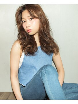 アン ヘア デザイン(un hair design) 【　un  】センターパート×マットグレージュ×カジュアル