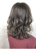 アッシュカラー×重軽ウェーブ