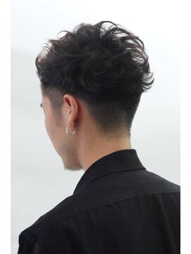 インアンドヤング(in&yang) 短髪パーマツーブロックショートモテ髪黒髪アクティブショート