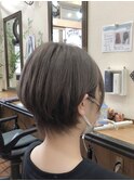 サイドバング　フェザー　小顔　襟足スッキリ　ショートボブ