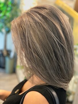 ハサミバイアトリエナガノ 千葉(8sami by atelier nagano) デザインカラー／レイヤーカット/ウエットヘア/オリーブベージュ