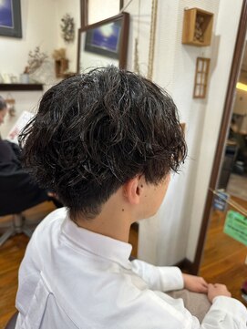 美容室 メザミー MESAMIES 20代30代センターパートツイストスタイル