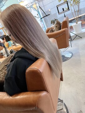 ルイス(Luis) ライトベージュ