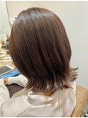 外ハネ×アッシュベージュ